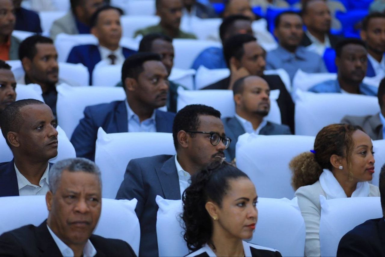 "Humna namaa fi carraawwan misoomaa qindoominaan fayyadamuun badhaadhina mirkaneessinee waan hundaan of danda'uu qabna.''Obbo Shimallis Abdiisaa, PMNO  - Image 4