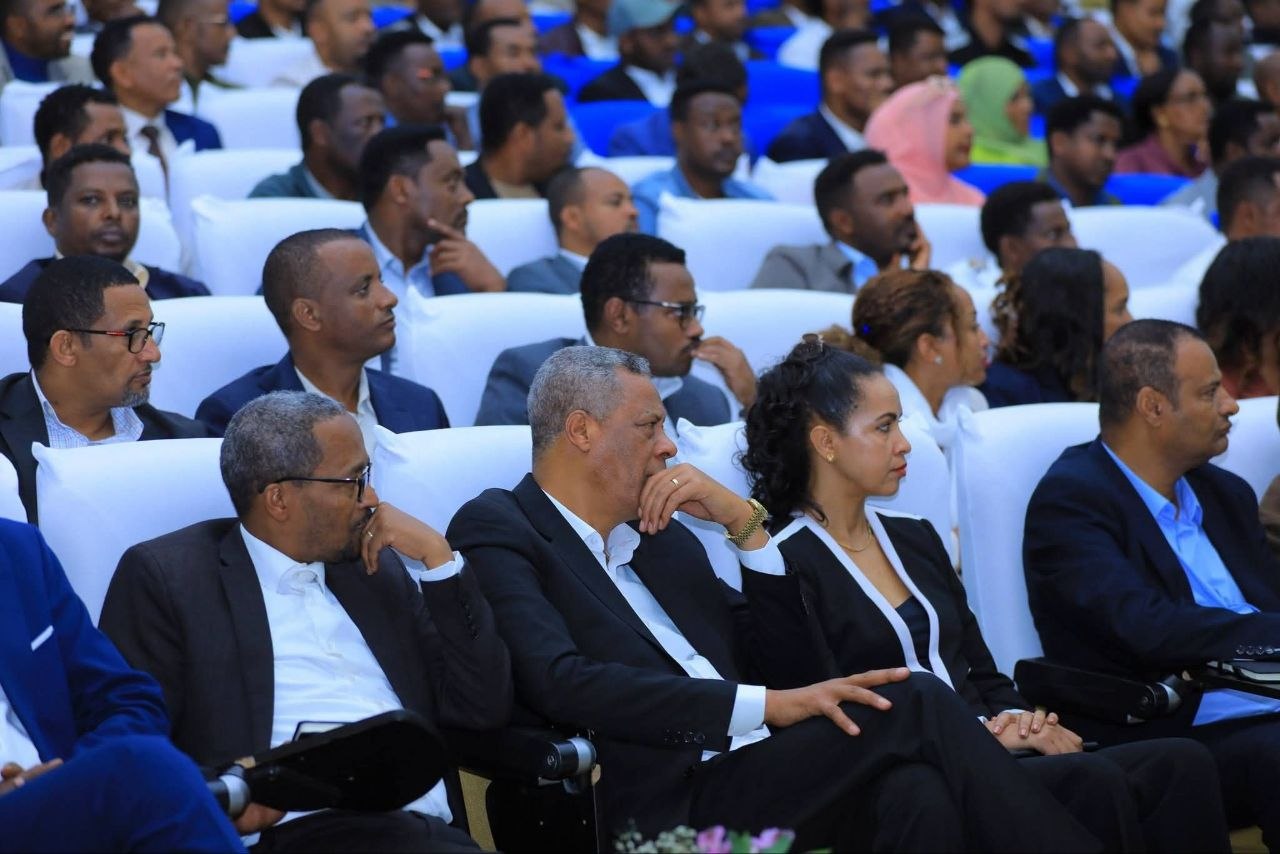 "Humna namaa fi carraawwan misoomaa qindoominaan fayyadamuun badhaadhina mirkaneessinee waan hundaan of danda'uu qabna.''Obbo Shimallis Abdiisaa, PMNO  - Image 5