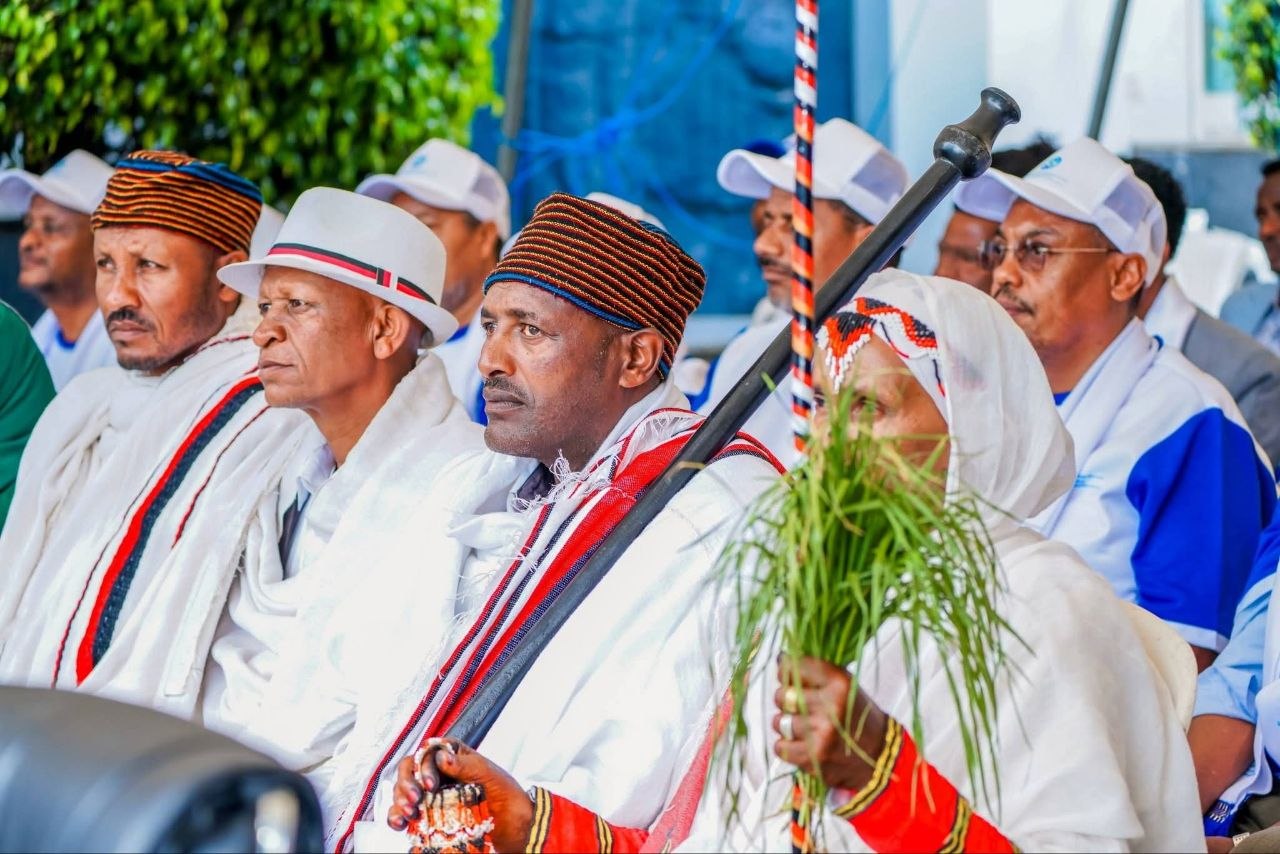 "Siidaan Bitootessa 24 bara 2010 wareegama qaalii kaffalameen dhaabame, biyya keenyaaf qofa osoo hin taane gaanfa Afriikaaf boqonnaa haaraa saaqe." Obbo Isheetuu Sirneessaa - Image 8