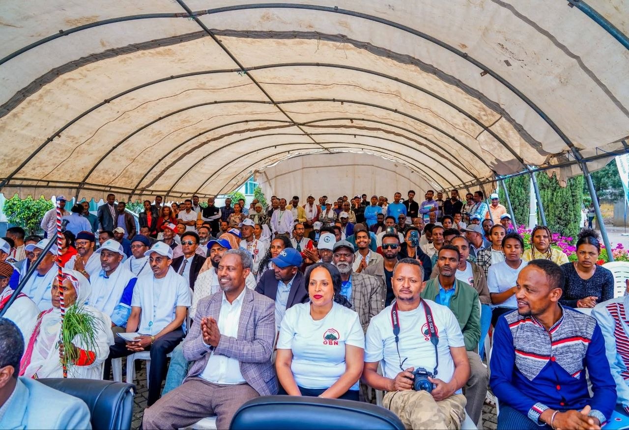 "Siidaan Bitootessa 24 bara 2010 wareegama qaalii kaffalameen dhaabame, biyya keenyaaf qofa osoo hin taane gaanfa Afriikaaf boqonnaa haaraa saaqe." Obbo Isheetuu Sirneessaa - Image 6