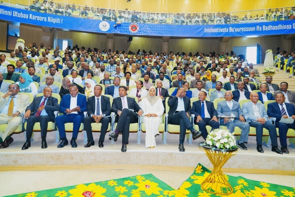 "Mootummaan Naannoo Oromiyaa Jijjiirama Qabsoo Sabaan Argame Gulantaa Itti Aanutti Ceesisuuf Waggoottan Shanan Darban Diinagdee,Barnootaafi Teeknoloojii Irratti Hojjechaa Ture." Obbo Shimallis Abdiisaa - Image 1